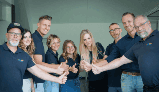 Team-Clen-Solar-Daumen-hoch
